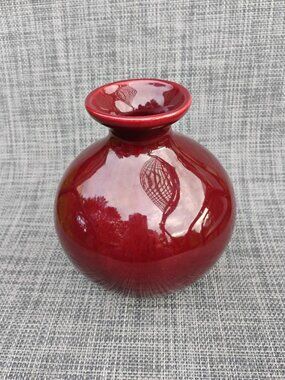 Haeger USA 1990 No. 4440 oxblood vase